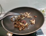 梅菜嫩豆皮香菇油飯｜全素年菜不孤單的食譜步驟3照片