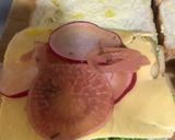 Foto del paso 3 de la receta: Sándwich de jamón de pavo con manzanas y rábanos