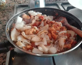 Foto del paso 5 de la receta: Paella de arroz redondo con sepia y calamares