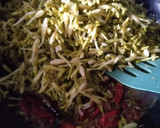 Foto langkah ke 5 dari resep Oseng Bunga Pepaya.