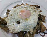 Foto del paso 3 de la receta: Huevo con alcachofas y jamón