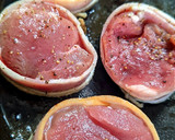 Foto del paso 2 de la receta: Medallones de cerdo envueltos con bacon ahumado