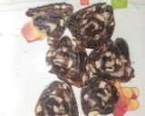 A picture of step 12 of Dates n dry fruit roll.