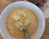 Hình bước làm 2 của món Trứng omelette với táo