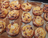 Foto del paso 6 de la receta: Caracolas de crema y pasas