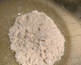 A picture of step 2 of Okonomiyaki.