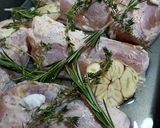 Foto del paso 3 de la receta: Codillo al horno con patatas y escalonias glaseadas
