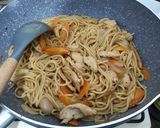 Foto langkah ke 4 dari resep Spageti Ayam Saus Lada Hitam.