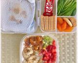 صورة لخطوة 7 من وصفة افكار لانش بوكس صحيه للمدرسه او الجامعه🥝🥒🍒🥪
