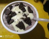 A picture of step 3 of Oreo Butterscotch Milkshake.