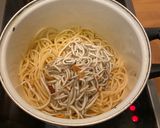 Foto del paso 2 de la receta: Espaguetis con gulas 🍝
