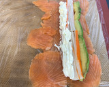 Foto del paso 2 de la receta: Rollitos de salmón ahumado tipo sushi