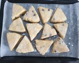 Foto langkah ke 6 dari resep Buttermilk Cheese and Choco Chip Scones.