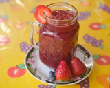 Foto del paso 3 de la receta: Agua Fresca de Fresas y Arándanos
