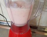 Foto del paso 3 de la receta: Licuado Proteínico de banana y frutilla🍓🍌
