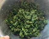 Foto langkah ke 1 dari resep Tumis daun singkong pedas.