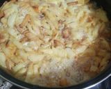 صورة لخطوة 2 من وصفة خبزة فريت 🍟 اومليت 🍳(البطاطا المقلية بالبيض)