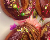 A picture of step 2 of Glaze Donut.