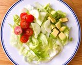 Hình bước làm 1 của món Salad Tôm Xào Tỏi Rau Quả Sốt Mù Tạt