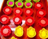Hình bước làm 2 của món Rau Câu Hoa Mini
