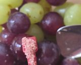 Foto del paso 3 de la receta: Uvas heladas picantitas 🍇Snack saludable, rápido, fresco y lleno de sabor dulce, salado y picante 🌶️🙌🏼