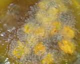 A picture of step 3 of Chilli fritters.