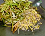Foto langkah ke 3 dari resep 37. Tumis Sulur Campur Kecambah Dele.