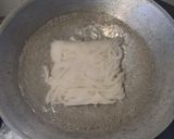 Gambar langkah 1 resipi Udon Goreng Kicap.