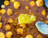 A picture of step 6 of Dum aloo (baby potato curry).
