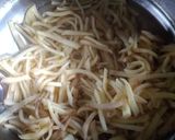 A picture of step 1 of Crunchy fried potatoes # Cookpad.