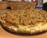 Une image de l'étape 10 de Crumble cheesecake aux pommes et caramel beurre salé.