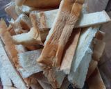 Foto langkah ke 1 dari resep Puding Pinggiran Roti Tawar Lapis Karamel.