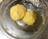 A picture of step 1 of Egg Tuna Pie.