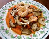 รูปขั้นตอนการทำที่ 10 ของ ผัดเห็ดหอมกุ้งสด🍄🦐