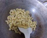 Foto langkah ke 3 dari resep Tumis Makaroni Bawang Putih.