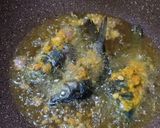 Foto langkah ke 4 dari resep Ikan mas goreng sambal kecap.