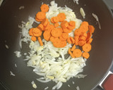 Foto del paso 2 de la receta: Curry verde de calabacín, manzana y soja texturizada