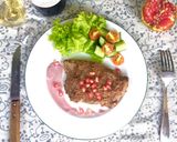 Hình bước làm 4 của món Bò bít tết sốt lựu