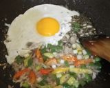 Foto langkah ke 4 dari resep Nasi Goreng Saus Tiram.