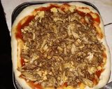 A picture of step 10 of Chicken cheesy pizza.