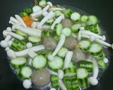 Foto langkah ke 8 dari resep Tumis oyong dengan jamur shimeji.