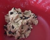 A picture of step 4 of Chocolate chip cookie cheesecake bars.