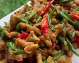 Foto langkah ke 5 dari resep Tumis Usus Pedas Kacang Panjang.