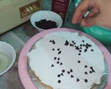 A picture of step 3 of Vanilla cream cake with chocolate chips inside.