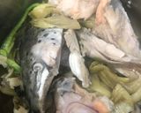 Hình bước làm 1 của món Canh cải chua đầu cá hồi