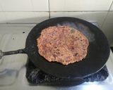 A picture of step 4 of Beetroot paratha.