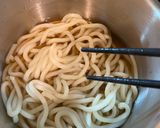 A picture of step 2 of Wakame seaweed and egg udon in 10 mins.