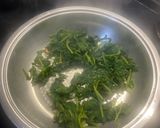 Foto del paso 4 de la receta: Salteado de grelos y langostinos