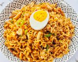 Foto langkah ke 7 dari resep Mie Goreng Jamur.