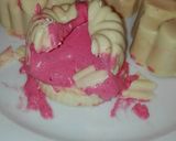 Foto del paso 4 de la receta Bombones relleno de mousse de crema de queso con fresa